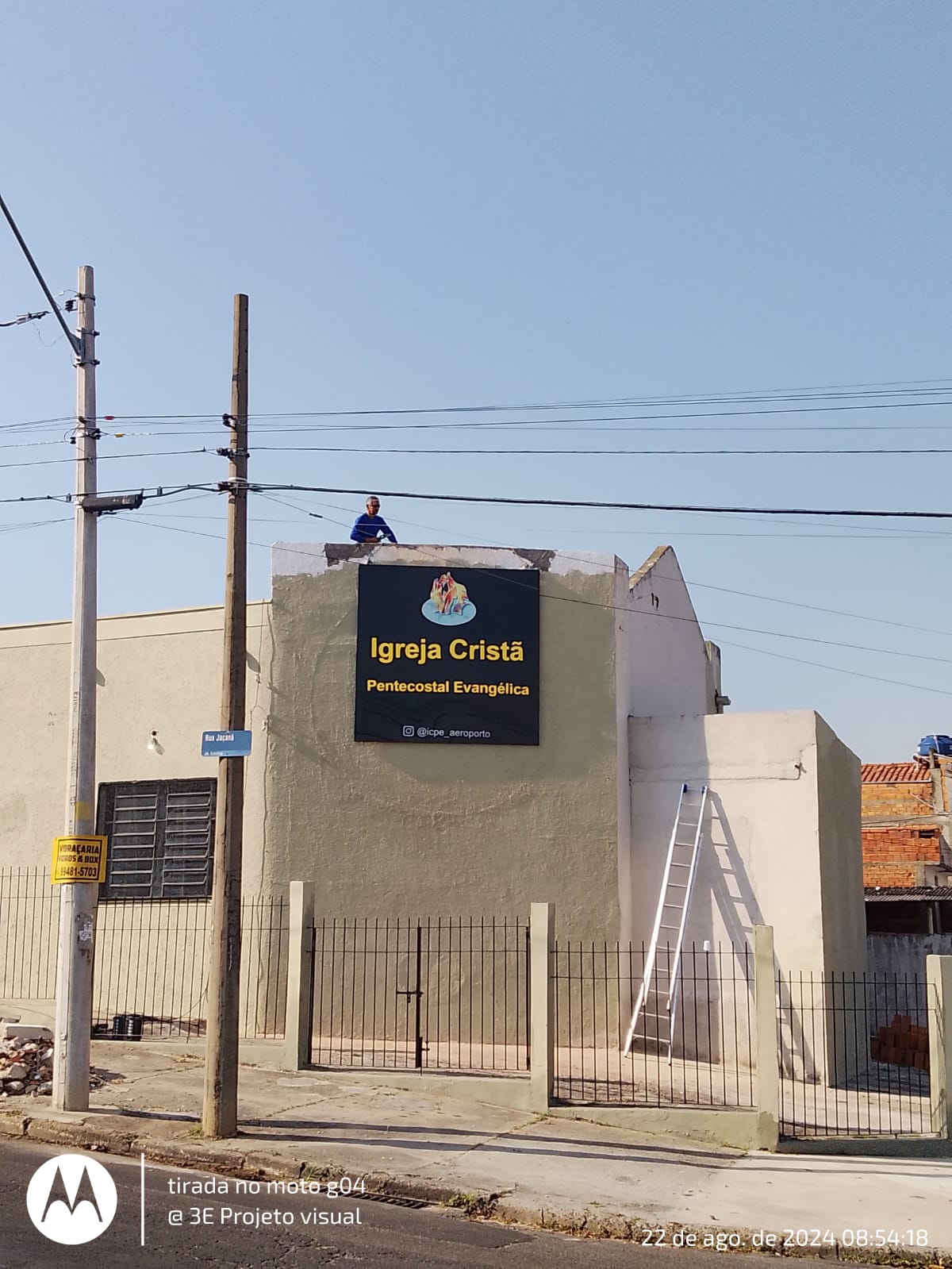 Instalação de placa de identificação Igreja Cristã Pentecostal Evangélica